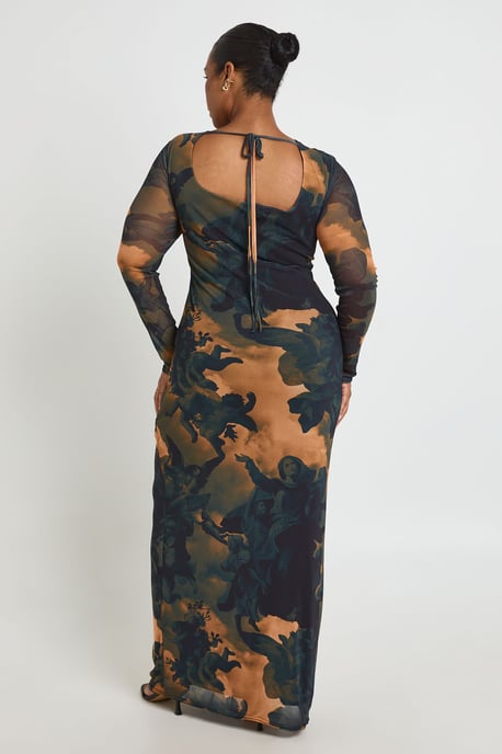 Boohoo vestido largo de malla estampada con espalda escotada, tallas grandes - Image 2
