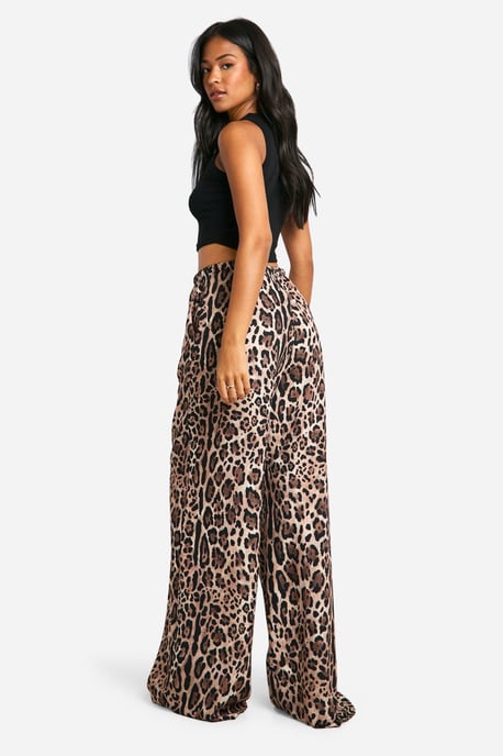 Boohoo Pantalón Tall de pierna ancha con estampado animal - Image 2