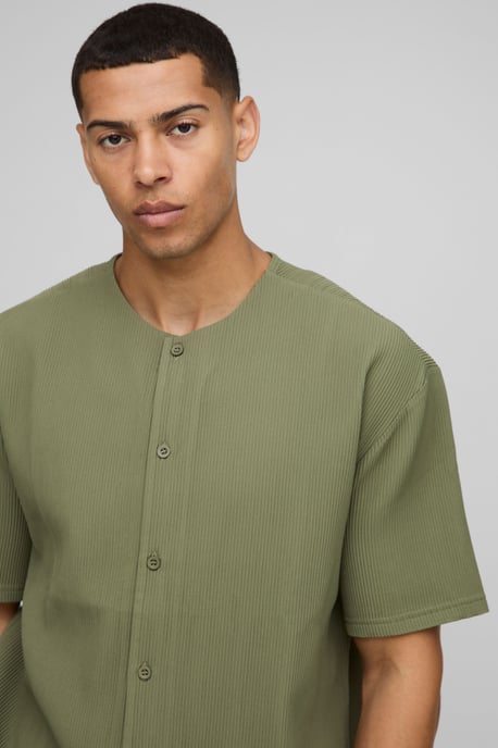 Camisa oversize sin cuello con pliegues y manga corta - Image 3