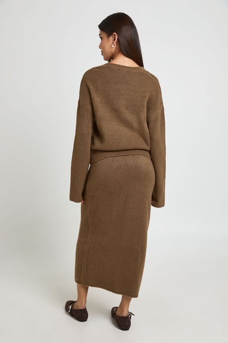 Conjunto de jersey de cuello de pico y falda midi - Image 2