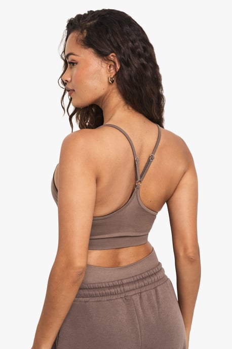 Boohoo Basics Seamless Rib Sujetador deportivo acolchado de sujeción ligera - Image 2
