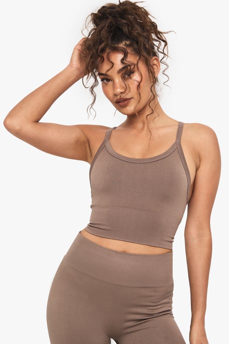 Boohoo Basics sujetador deportivo largo de canalé sin costuras con sujeción ligera - Image 1