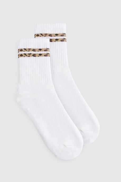Calcetines deportivos con doble raya de leopardo - Image 1