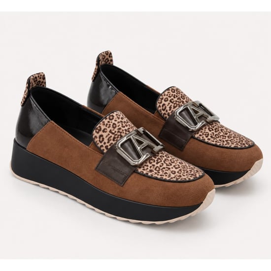 Mocasín Marrón Leopardo Cuña Adorno Metálico Montevita 105428 - Image 1