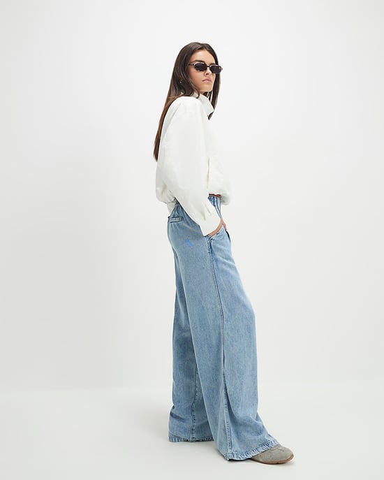 River Island Vaqueros de mujer de pierna ancha azules con pinzas elásticas delanteras - Image 2