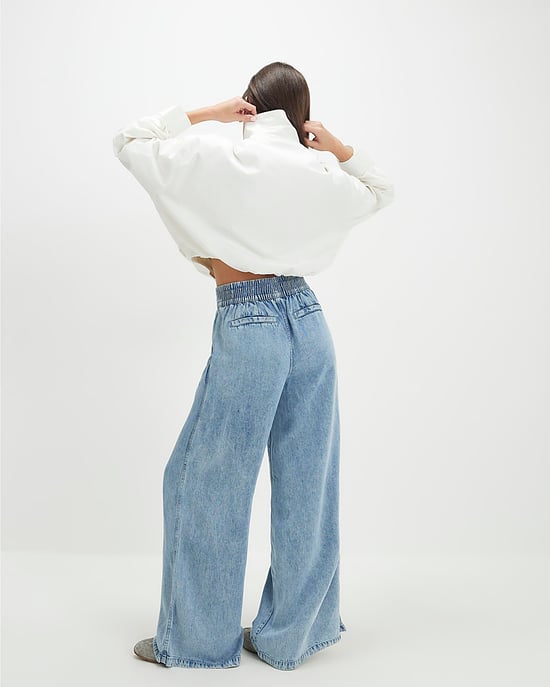 River Island Vaqueros de mujer de pierna ancha azules con pinzas elásticas delanteras - Image 3