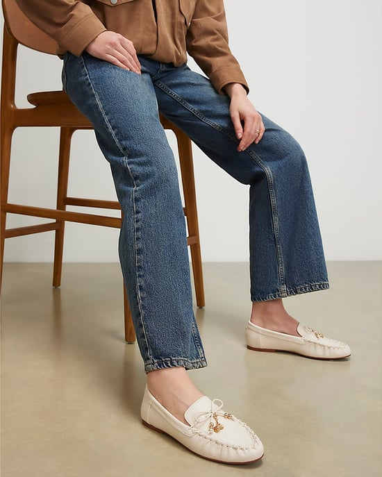 River Island Mocasines de mujer blancos con adorno de lazo de piel sintética - Image 5