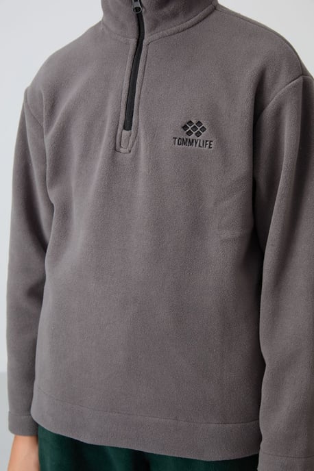 Sudadera juvenil con media cremallera y bordado - Image 2