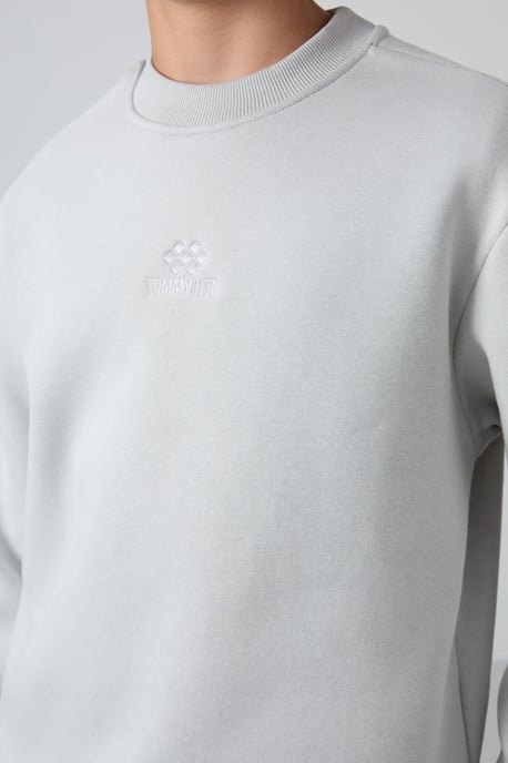 Sudadera juvenil de cuello redondo con bordado - Image 3