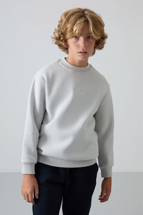 Sudadera juvenil de cuello redondo con bordado - Image 4