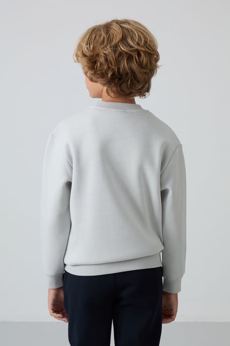 Sudadera juvenil de cuello redondo con bordado - Image 5
