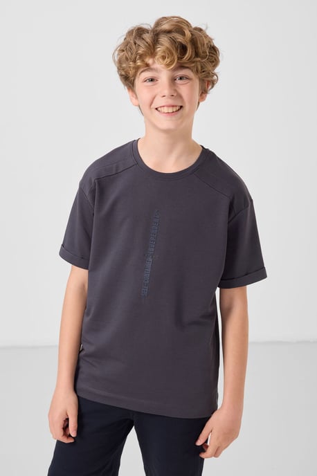Camiseta juvenil oversize de cuello redondo - Image 1