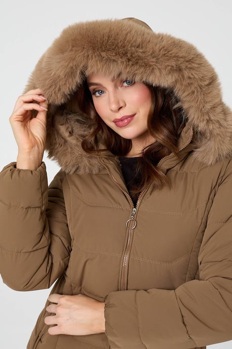Chaqueta acolchada marrón con capucha, ribete de pelo sintético y cremallera - Image 4