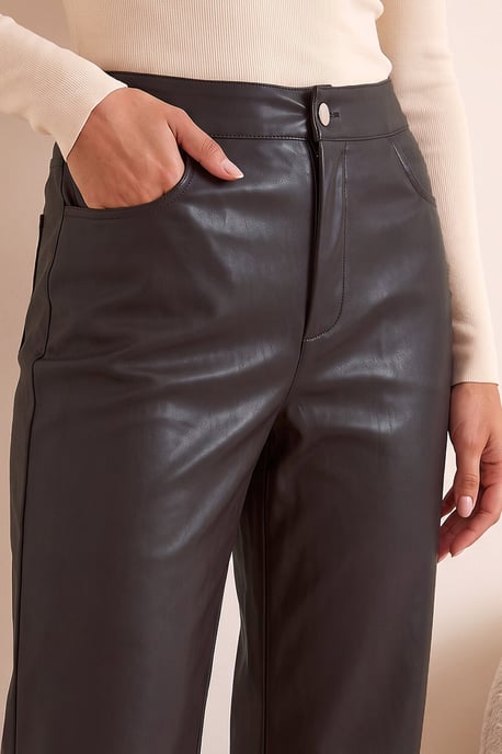 Pantalón Petite de PU de largo completo - Image 4