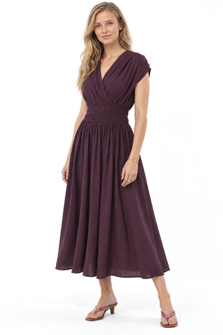 Vestido midi texturizado con escote en V - Image 2