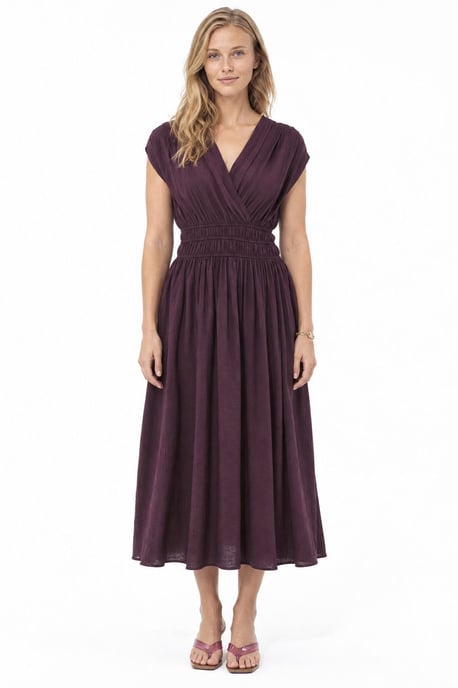 Vestido midi texturizado con escote en V - Image 4