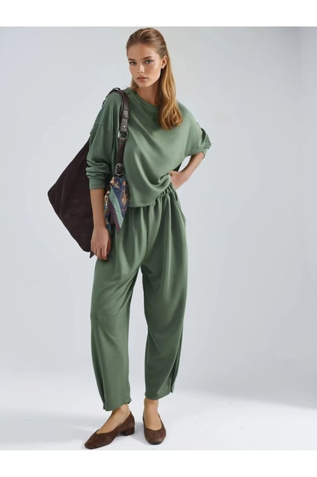 Conjunto coordinado de dos piezas para mujer - Image 1