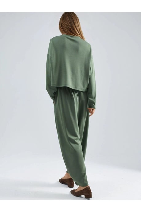 Conjunto coordinado de dos piezas para mujer - Image 4