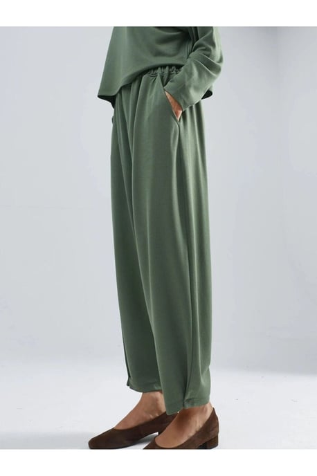 Conjunto coordinado de dos piezas para mujer - Image 5
