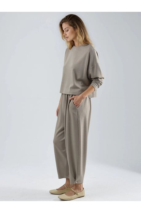 Lady Berşan conjunto coordinado de dos piezas para mujer - Image 3