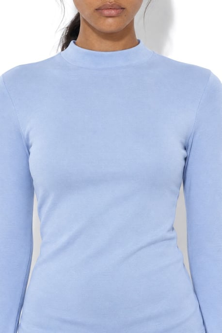 Blusa entallada con cuello alto corto - Image 4
