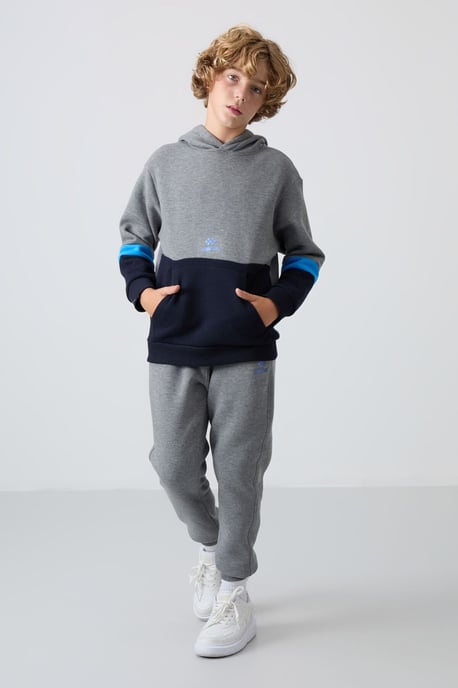 Conjunto deportivo juvenil - Image 1