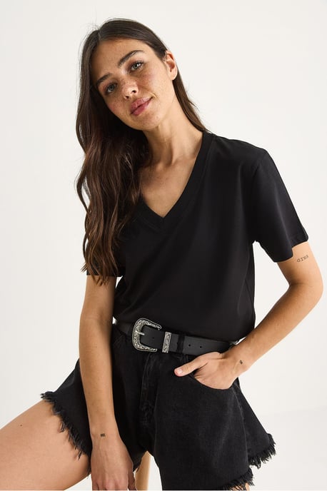 Camiseta de algodón peinado con cuello de pico Comfort Fit - Image 2