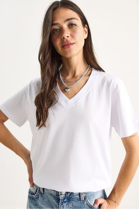 Camiseta de algodón peinado con cuello de pico y corte Comfort Fit - Image 5