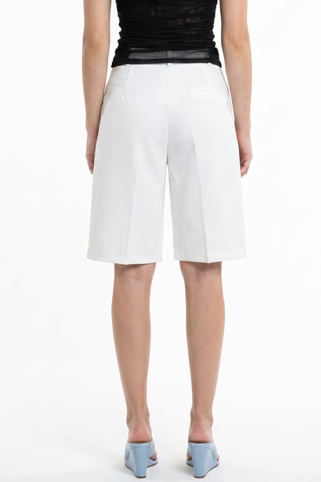Pantalón corto de pierna ancha y talle alto de corte sastre - Image 3