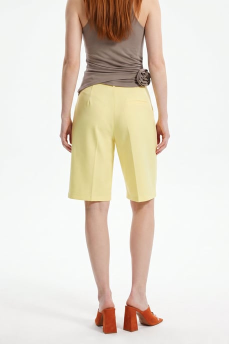Pantalón corto de pierna ancha de talle alto y corte sastre - Image 3