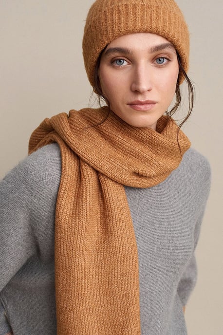 Set de gorro, bufanda y guantes para mujer - Image 1