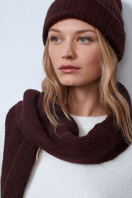Conjunto de gorro, bufanda y guantes para mujer - Image 2