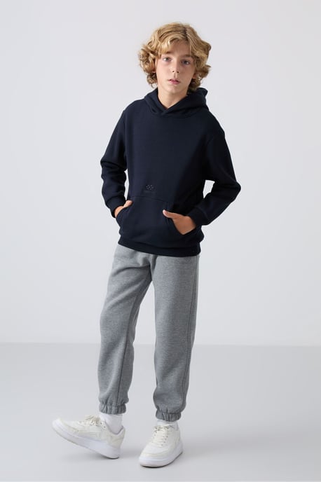 Sudadera juvenil con capucha y bolsillo - Image 2
