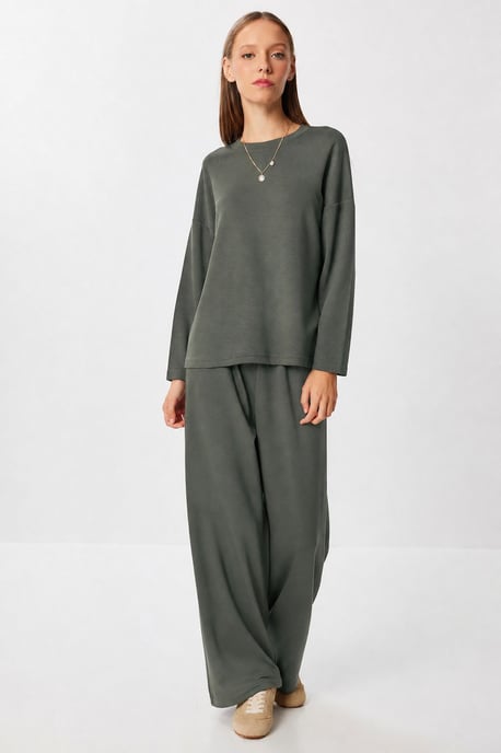 Conjunto de dos piezas de pierna ancha con blusa de cuello redondo - Image 1