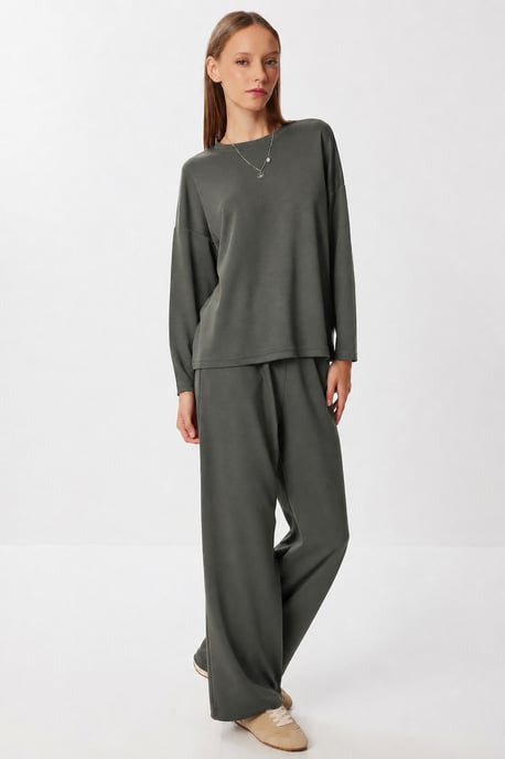 Conjunto de dos piezas de pierna ancha con blusa de cuello redondo - Image 2
