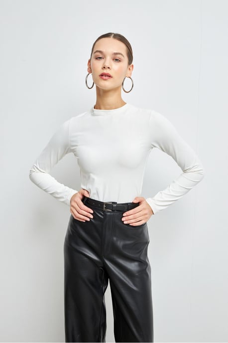 Bipantolon Blusa de mujer entallada con cuello redondo - Image 2