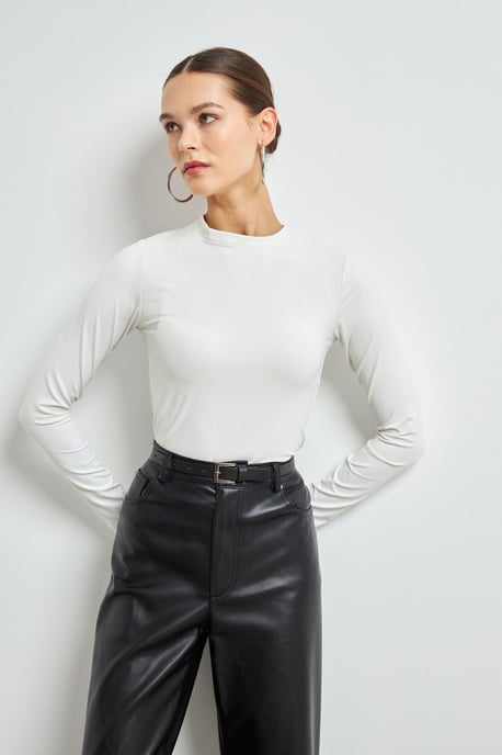Bipantolon Blusa de mujer entallada con cuello redondo - Image 3