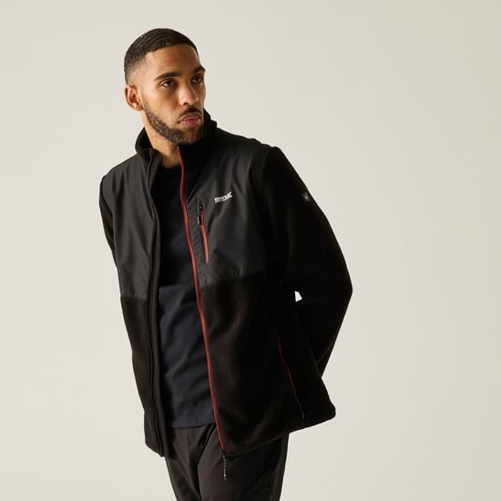 Regatta Chaqueta de forro polar para hombre Morran con cremallera completa y resistente al agua (Negro/Alheña quemada) - Image 1