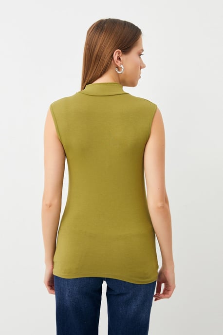 Blusa de mujer sin mangas con cuello alto corto - Image 3