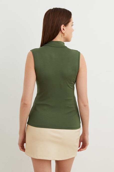 Bipantolon Blusa de mujer sin mangas con medio cuello alto - Image 3