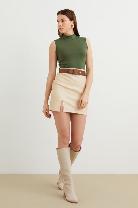 Bipantolon Blusa de mujer sin mangas con medio cuello alto - Image 4