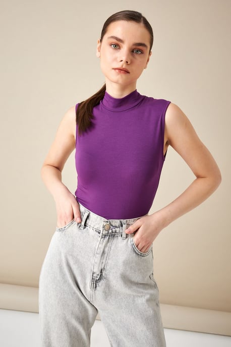 Bipantolon Blusa de mujer sin mangas con cuello vuelto medio - Image 6