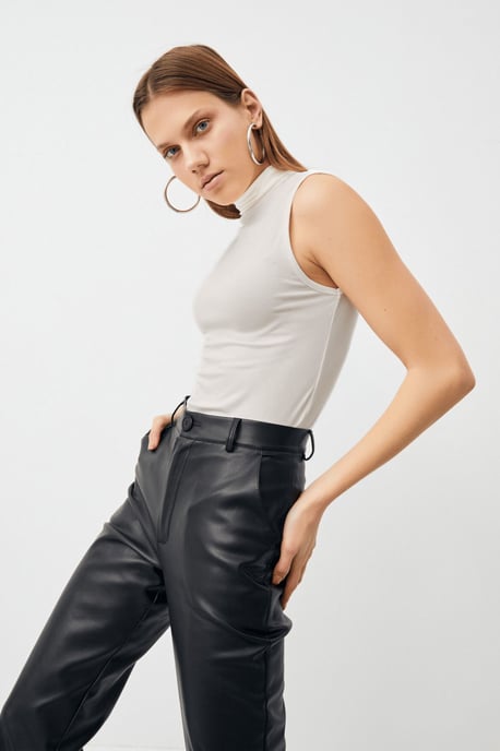 Bipantolon Blusa de mujer sin mangas con medio cuello alto - Image 2