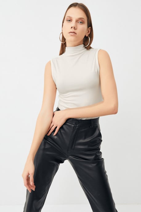 Bipantolon Blusa de mujer sin mangas con medio cuello alto - Image 4