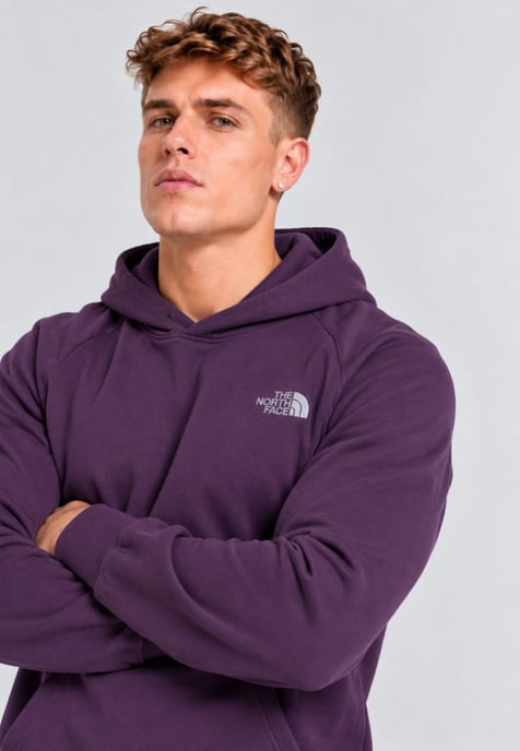 The North Face sudadera con capucha de hombre Raglan Graphic Box NSE tipo pulóver en morado - Image 3