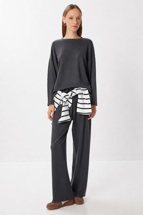 Conjunto de dos piezas de pierna ancha con blusa de cuello redondo - Image 1