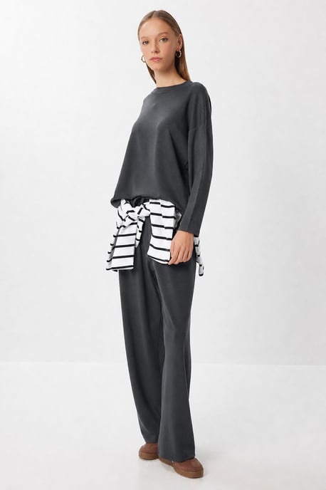 Conjunto de dos piezas de pierna ancha con blusa de cuello redondo - Image 2