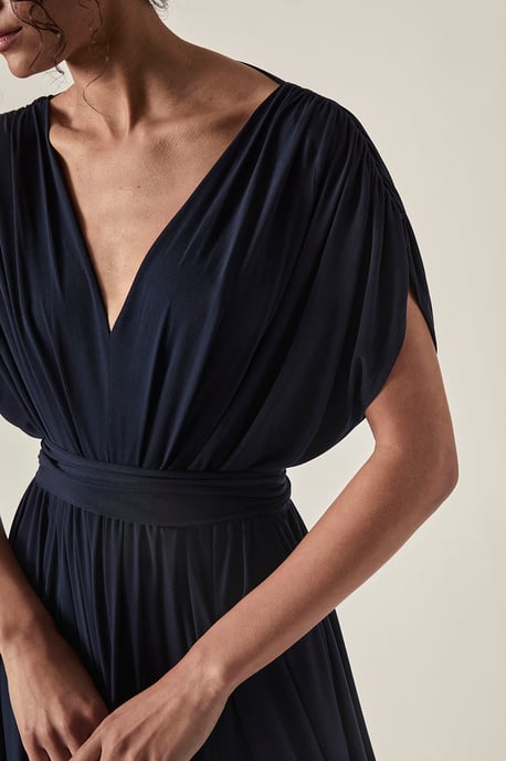Vestido midi drapeado con espalda descubierta – Azul marino - Image 3