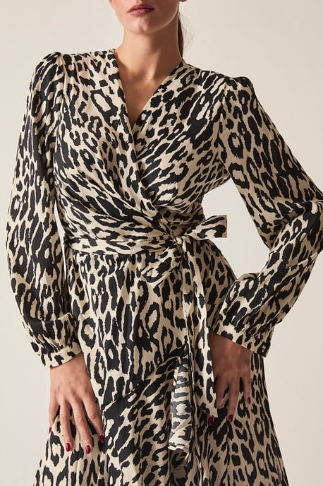 Vestido midi cruzado con estampado de leopardo - Image 3
