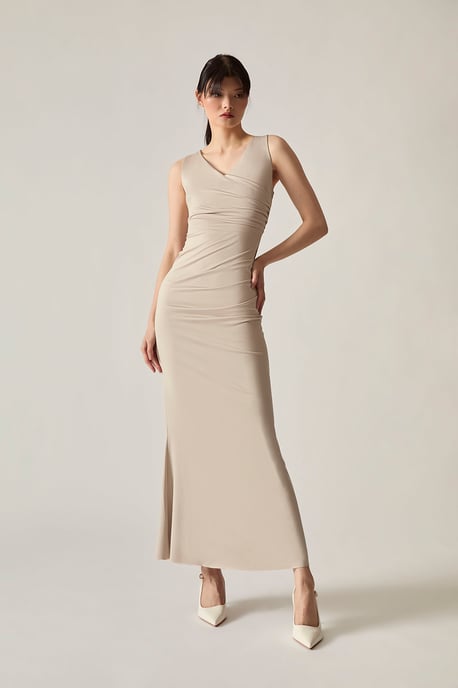 Vestido maxi crema con escote en V - Image 1